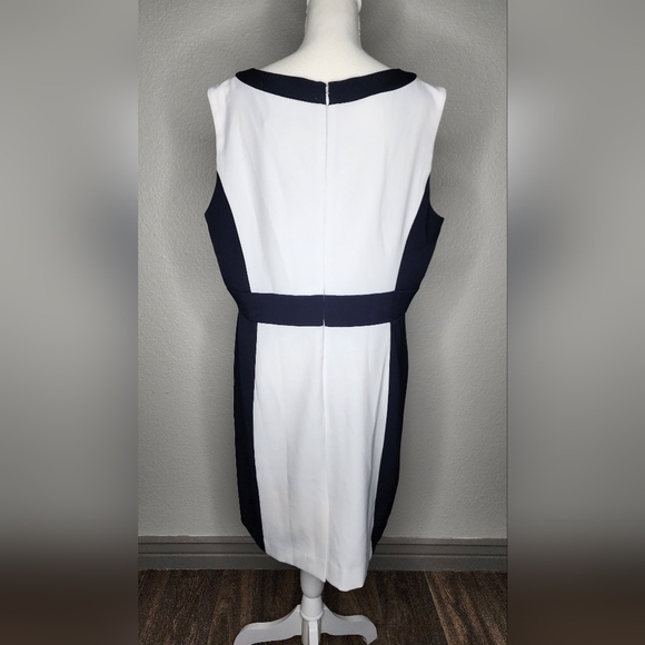 PLUS CHELSEA ROSE White Navy Blue Block Sleeveless Sheath Dress. Size: 18 - Picture 5 of 12